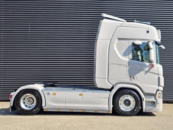R770 V8 4x2 / PARKING COOLER / 2 TANKS / PTO / 9T AXLE